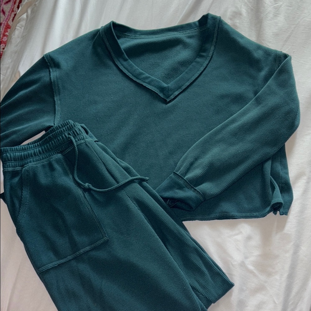 Green Waffle V-Neck Sweat/Jogger Set Hollister